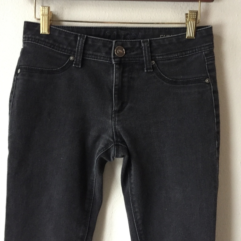 DL1961 Emma Legging Jeans in Onyx - Picture 5 of 12